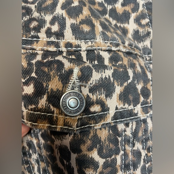 NWT Free People Cropped Leopard Denim Jacket - Size Medium Oversized - Picture 7 of 15